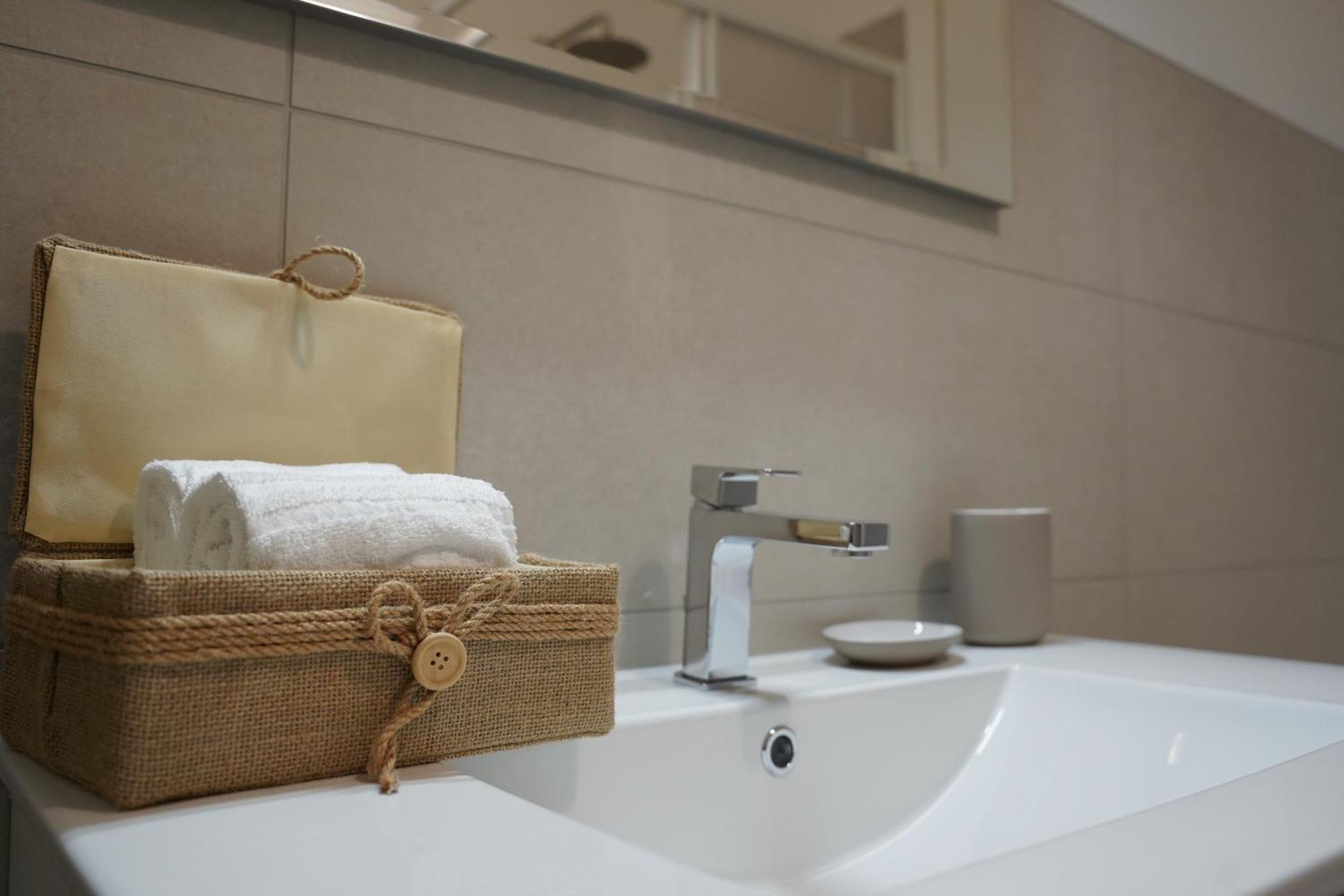 Monumentale M5 - 6 Ospiti & Famiglie Con 2 Bagni E Appartement *